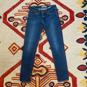 Levi 711 skinny jeans size 27 medium wash